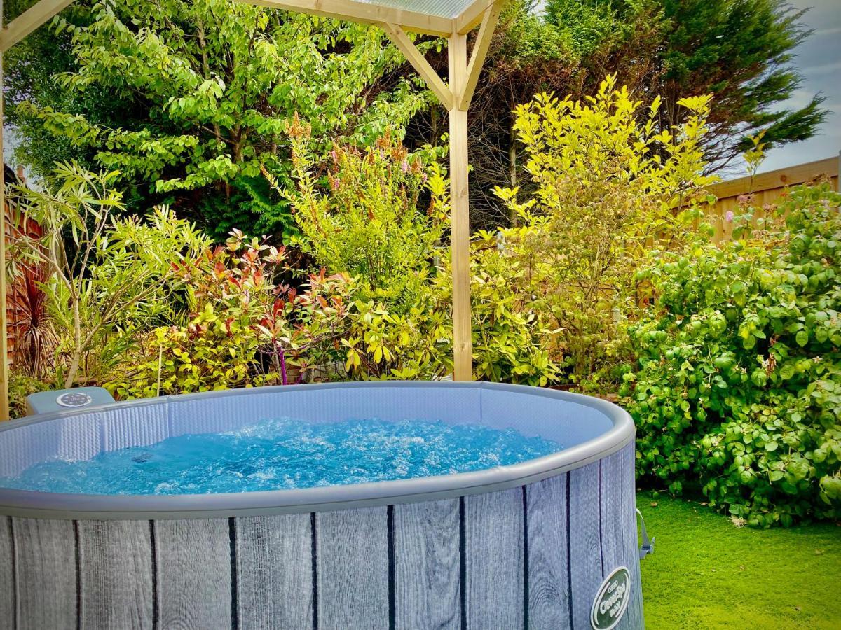 Remarkable 3-Bed Hot Tub House In Blackpool Eksteriør billede