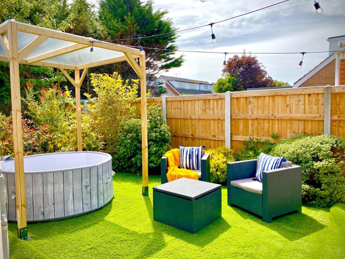 Remarkable 3-Bed Hot Tub House In Blackpool Eksteriør billede