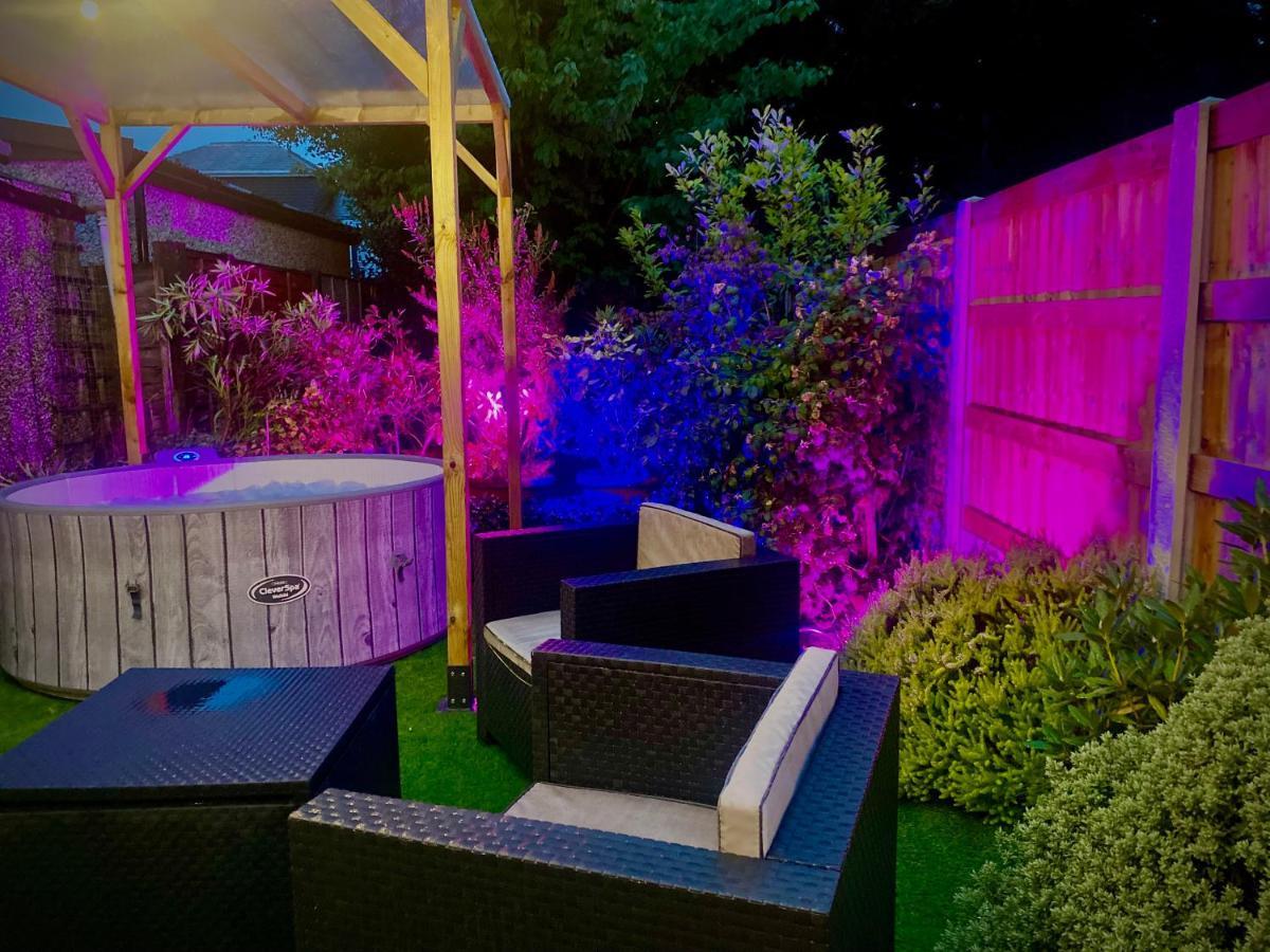 Remarkable 3-Bed Hot Tub House In Blackpool Eksteriør billede