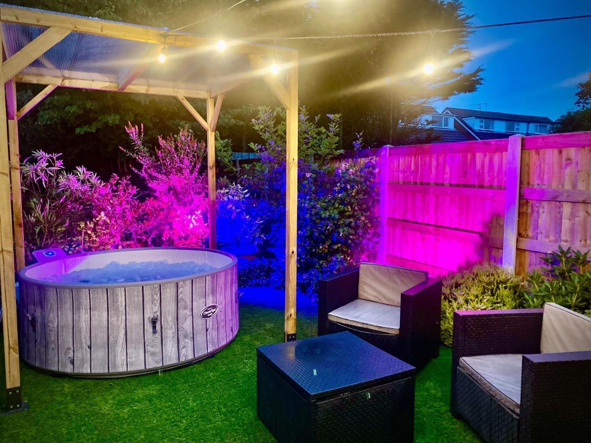 Remarkable 3-Bed Hot Tub House In Blackpool Eksteriør billede