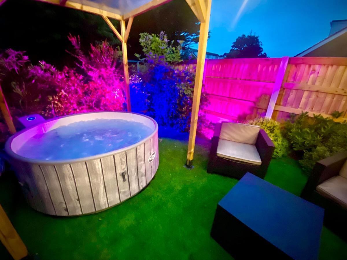 Remarkable 3-Bed Hot Tub House In Blackpool Eksteriør billede