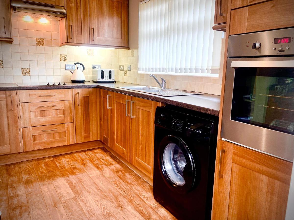Remarkable 3-Bed Hot Tub House In Blackpool Eksteriør billede