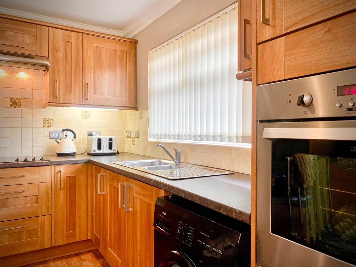Remarkable 3-Bed Hot Tub House In Blackpool Eksteriør billede