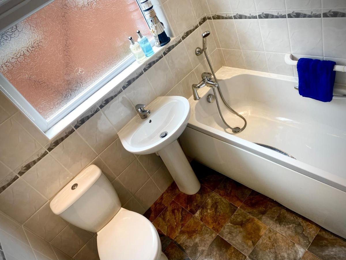 Remarkable 3-Bed Hot Tub House In Blackpool Eksteriør billede