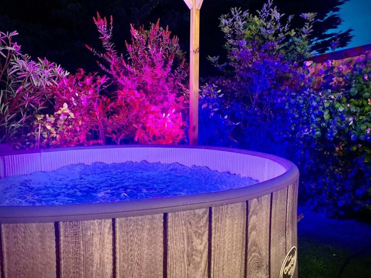 Remarkable 3-Bed Hot Tub House In Blackpool Eksteriør billede