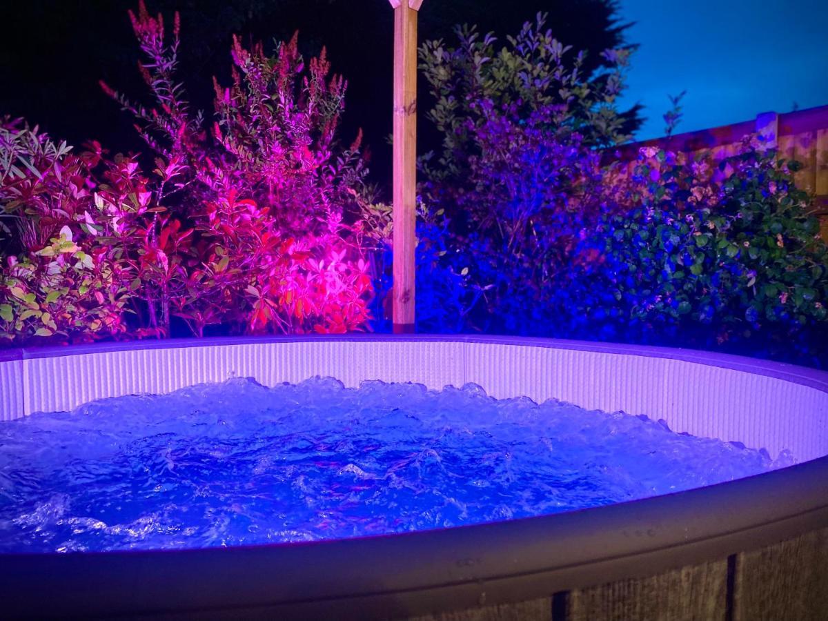 Remarkable 3-Bed Hot Tub House In Blackpool Eksteriør billede